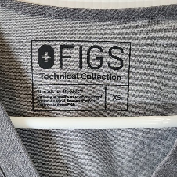 FIGS Scrubs Top Womens XS Gray Technical Stretch Short Sleeve V-Neck Pockets - Picture 2 of 7